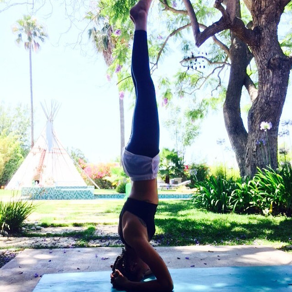 Miley Cyrus, Yoga, Instagram Miley Cyrus, Yoga, Instagram